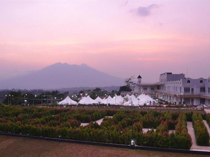 Chevilly Resort And Camp Bogor Zewnętrze zdjęcie